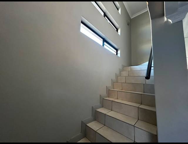 3 BEDROOM TOWNHOUSE TO LET IN MONTANA